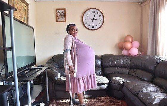 Woman gives birth to 10 babies